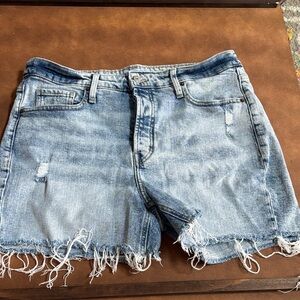 Old Navy Light Wash Denim Frayed Hem Women Shorts